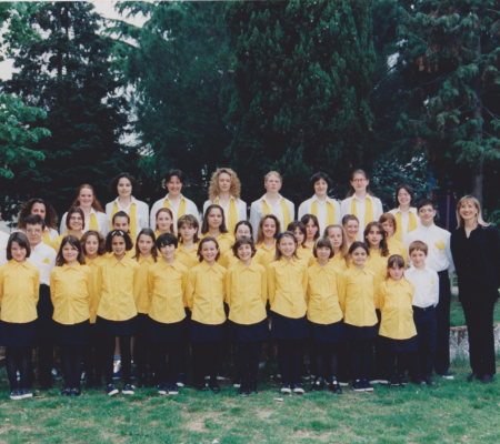 Foto di gruppo risalente agli anni '90. Una delle prime foto del coro